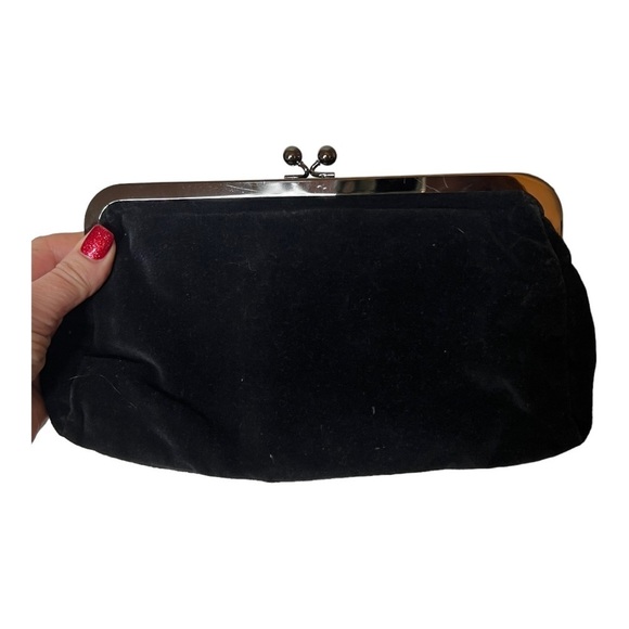 Beaded velvety felt clutch - Picture 2 of 7